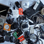 Memanfaatkan Berbagai Macam Material Dari Sampah Elektronik
